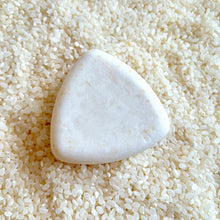 Load image into Gallery viewer, Vanilla Coconut Rice Shampoo Bar 雲呢拿椰子白米洗髮餅 (Dry & Frizzy Hair)
