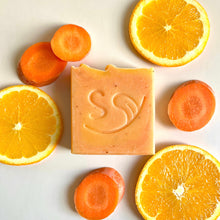 Load image into Gallery viewer, Vanilla Orange Carrot Cake 紅蘿蔔雲尼拿甜橙 (Dry & Sensitive Skin)