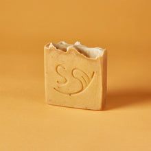 Load image into Gallery viewer, Vanilla Orange Carrot Cake 紅蘿蔔雲尼拿甜橙 (Dry & Sensitive Skin)