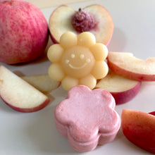 Load image into Gallery viewer, Mooncake Bathroom Gift Box - Peachy Set 「不能吃的月餅」中秋洗護套裝 - 水蜜桃味
