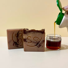 Load image into Gallery viewer, Christmas Special Handmade Soap - Maple Syrup | 聖誕特別版手工皂 - 楓糖漿
