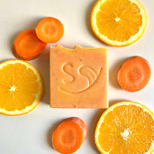 Load image into Gallery viewer, Vanilla Orange Carrot Cake 紅蘿蔔雲尼拿甜橙 (Dry &amp; Sensitive Skin)
