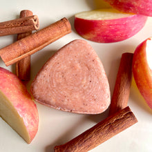 Load image into Gallery viewer, Christmas Special Shampoo Bar - Apple Pie | 聖誕特別版洗髮餅 蘋果批🍎

